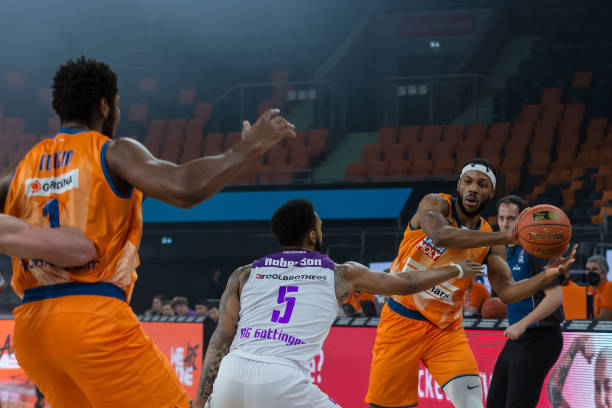 他们凭借出 他们凭借出