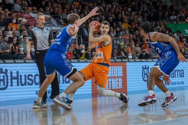 爱国不只是 爱国不只是