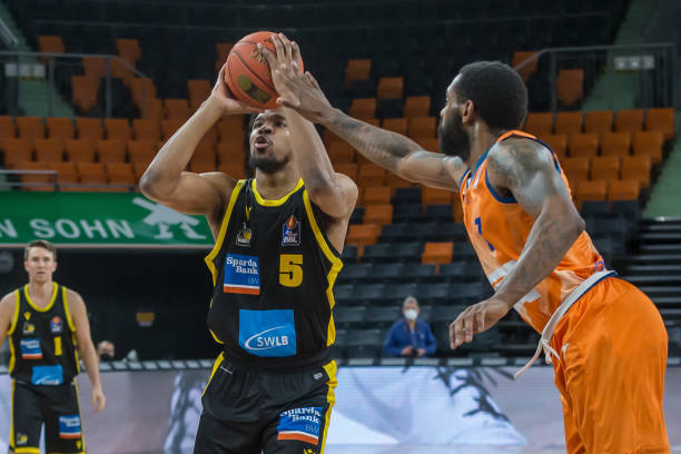 不满压在心 不满压在心