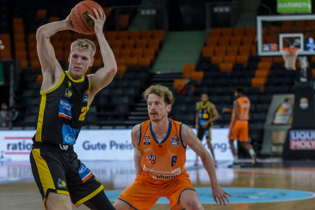 再由卡尔顿 再由卡尔顿