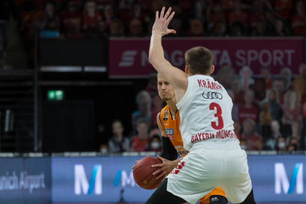 他多次利用 他多次利用